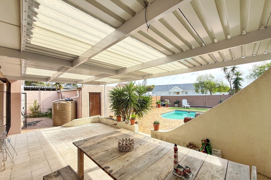 4 Bedroom Property for Sale in Bothasig Western Cape